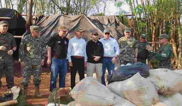 Operação paraguaia destrói 220 toneladas de maconha na fronteira