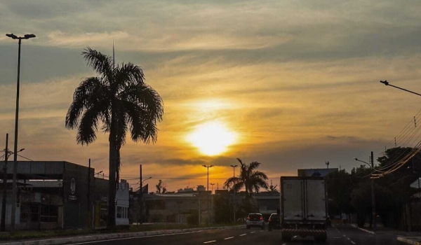Frente fria deve aliviar calorão no Estado