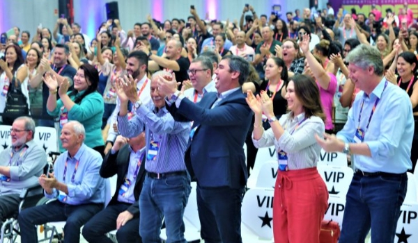 No Dia Nacional da Micro e Pequena Empresa, governador e primeira-dama participam de evento do Sebrae MS