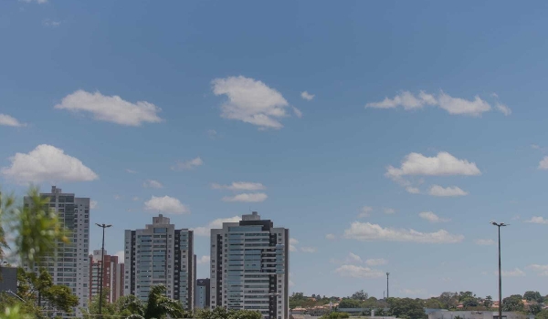 Dia começa ensolarado, mas previsão é de virada no tempo