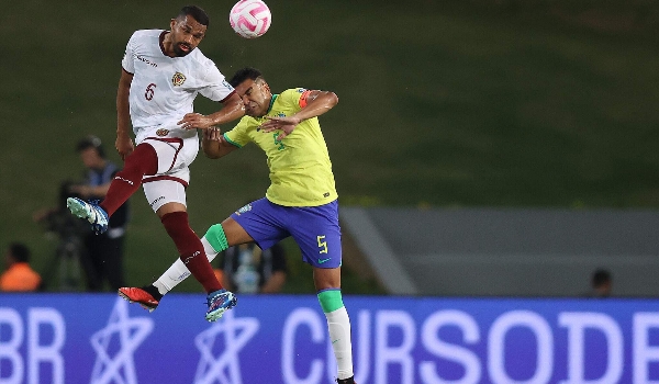 Brasil empata com Venezuela e perde liderança para a Argentina