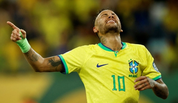 O que disse Fernando Diniz sobre saco de pipoca contra Neymar após jogo