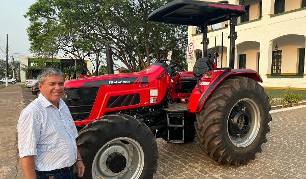 Prefeitura de Bela Vista recebeu trator 0km para apoio à Agricultura Familiar do município