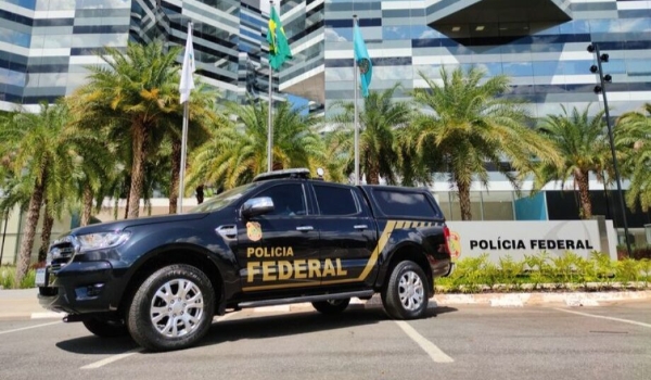 Moraes afasta número 3 da Abin, e PF prende 2 servidores em operação 