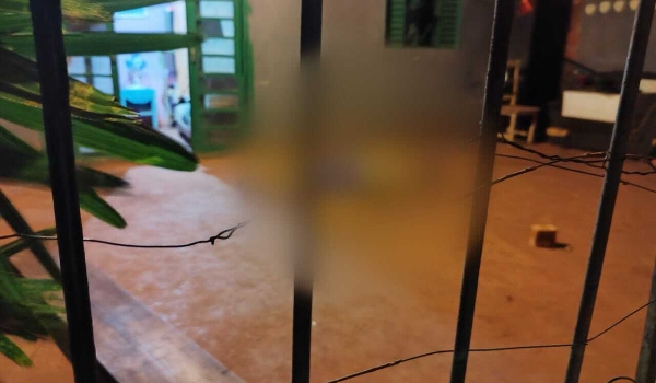 Homem é espancado a paulada e morre na varanda de casa