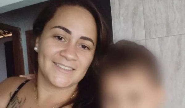 Um mês após matar ex a golpes de facão, homem se entrega à polícia