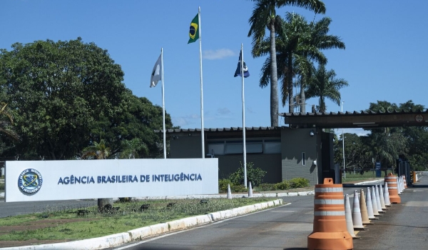 PF recebe lista de servidores com acesso ao programa espião da Abin