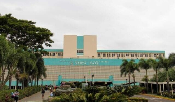 Mulher é mantida em cárcere pelo marido e pula de janela de prédio para fugir