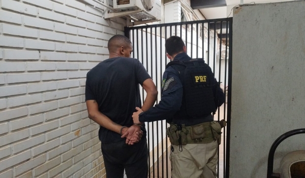 Traficante carioca é preso transportando maconha em malas na BR-463