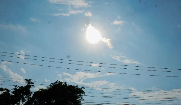 Sol brilha forte, mas tempo segue instável e previsão é de tempestade