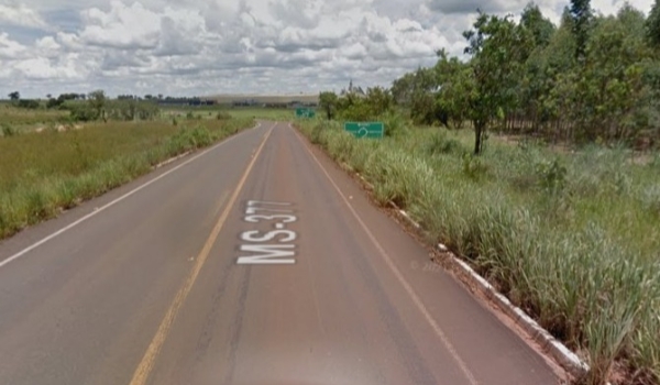 Motorista invade pista contrária, colide em caminhão e morre na MS-377