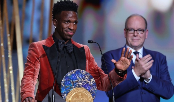 Vencedor do “Prêmio Sócrates”, Vini Jr. revela que criará escola; veja detalhes