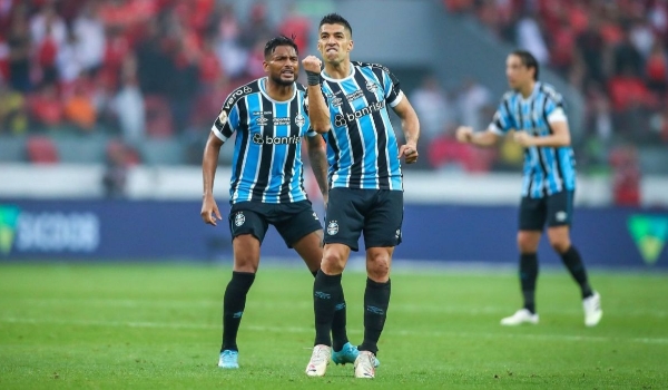 Presidente do Grêmio não descarta tentativa para manter Suárez