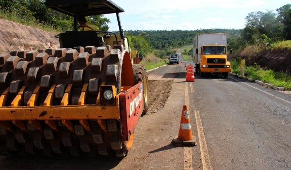 Com R$ 161 milhões de investimento, governador assina licitação para restaurar a MS-436