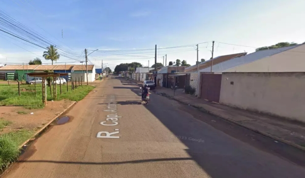 Com filho de 11 meses no colo, homem é esfaqueado pela mulher