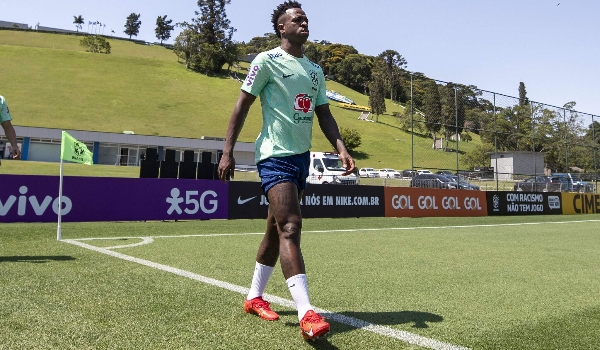 Terceiro colocado nas eliminatórias, Brasil visita Colômbia nesta noite