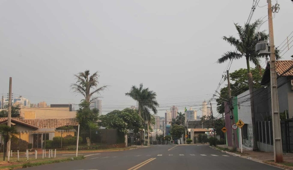 Calor continua, mas previsão alerta para chuva neste domingo