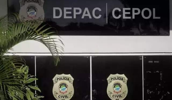 Pai chega em casa e encontra filho morto no colchão na sala