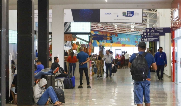 Após adiamento de show, aéreas não vão cobrar por remarcação de passagens