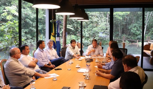 Lei do Pantanal: governo de MS se reúne com prefeitos pantaneiros e produtores