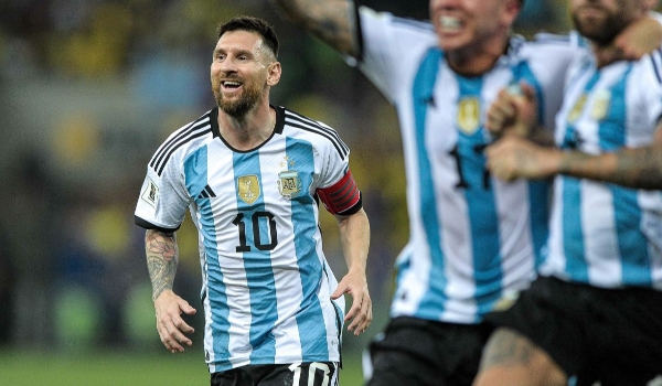 Messi é aplaudido por brasileiros no Maracanã; Seleção é chamada de “sem vergonha”