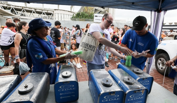 Governo estabelece regras para entrada de água em shows; veja