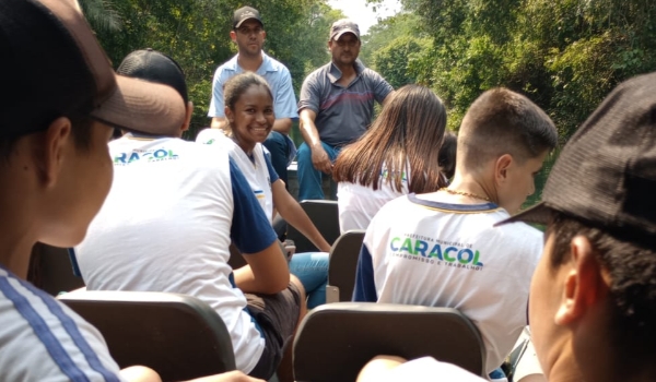 Estudantes de Caracol conhecem Recanto Ecológico Rio da Prata em Bonito