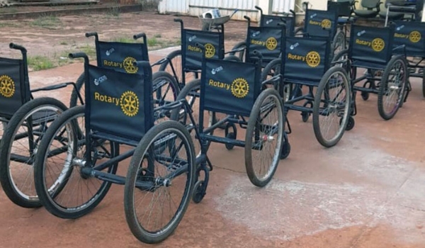 Cadeiras de rodas produzidas em presídio são destinadas a quem precisa, gratuitamente