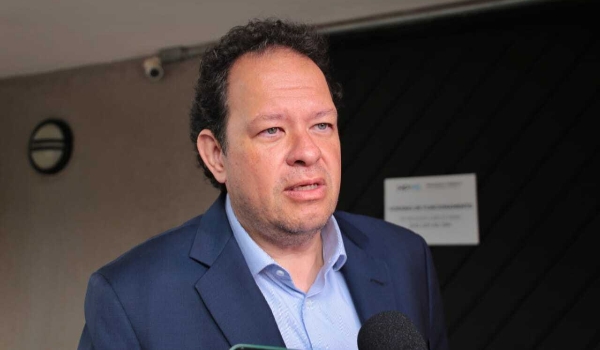 Presa em operação, servidora chamada de carniça diz estar 