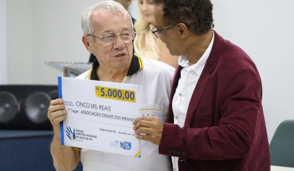 Governo de MS reconhece e premia entidades e pessoas com importante atuação nos direitos humanos