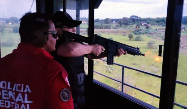 Policiais penais de Dourados se aperfeiçoam em técnicas de combate em torre para atuação em caso de ataques externos