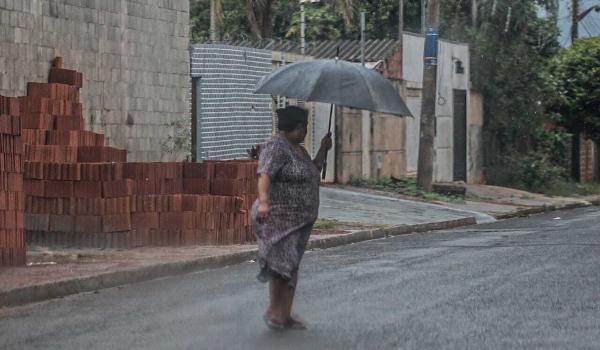 Início de semana é marcado por pancadas de chuva em todo o Estado