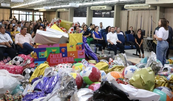Campanha ‘Caixa Encantada’ arrecada brinquedos para crianças atendidas por 280 instituições