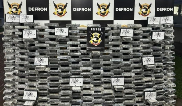 Motorista de ônibus de turismo transporta 338,5 kg de cocaína e é preso em MS