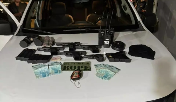 Contrabandista de armas morto em troca de tiros tinha 20 passagens pela polícia