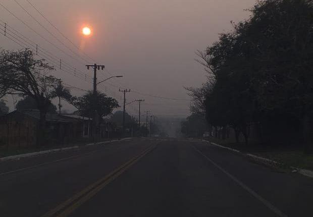 Queimadas fazem fumaça ‘esconder’ céu em Caracol
