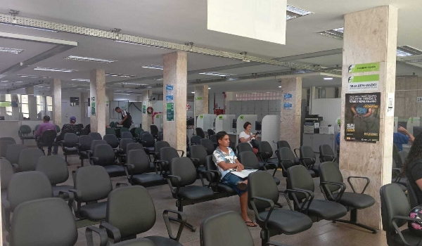 Feirão de empregos começa vazio em Campo Grande