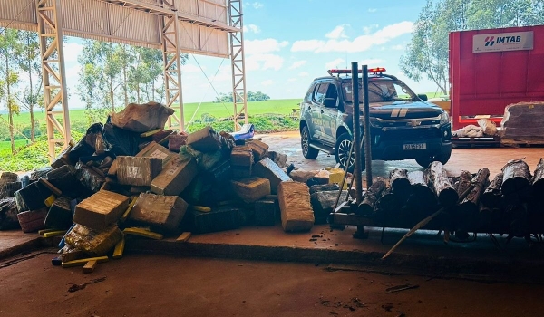Polícia incinera 4 toneladas de maconha apreendida em um mês
