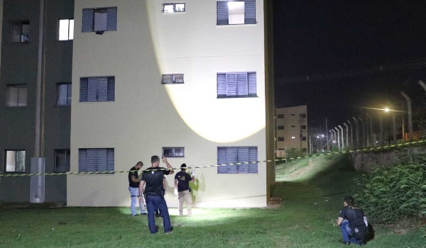 Bebê que caiu de prédio tem hemorragia intracraniana e corre risco de morrer