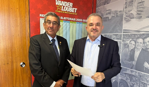 Em Brasília, prefeito Nelson Cintra é recebido pelo deputado federal Vander Loubet