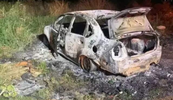 Nove são indiciados por execução de dupla encontrada carbonizada em carro