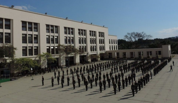Estado oferece R$ 5 mil para localizar fuzil roubado de academia militar no Rio