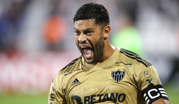 Diretor do Atlético-MG sobre Hulk: “Por nós, sai daqui de bengala”