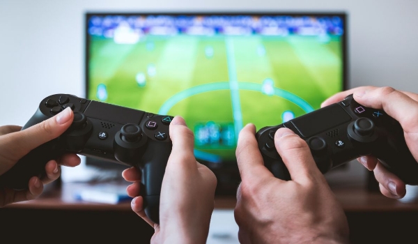 China anuncia regras para limitar gastos de jogadores e recompensas nos videogames