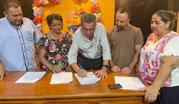 Moradores assinam termo de permissão de uso em Porto Murtinho