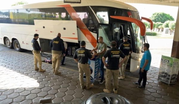 Segurança a bordo: Agems e PRF orientam mais de 400 passageiros de ônibus na Operação Rodovida