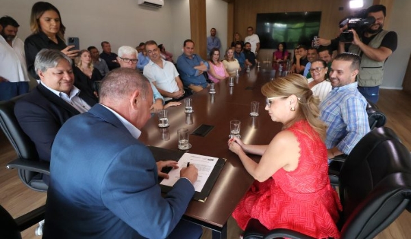 Governo do Estado firma convênio para revitalizar Estádio Municipal de Sidrolândia