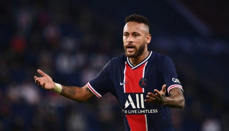 Neymar sofre racismo durante jogo e é expulso