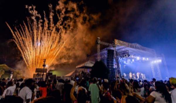 Réveillon 2024 de Jardim encanta público com queima de fogos silenciosos e grandes shows