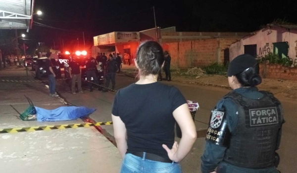 Dono de conveniência foi morto com mais de 7 tiros por homens em carro